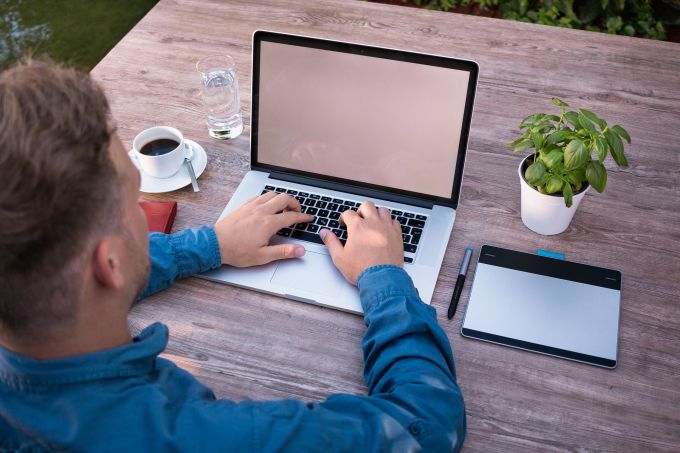 Research: Why Some Junior Employees Work Well with AI—and Others Don’t
