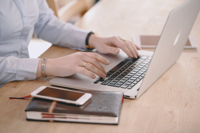 Research: How Curveball Questions Can Surface the Insight You’re Looking For